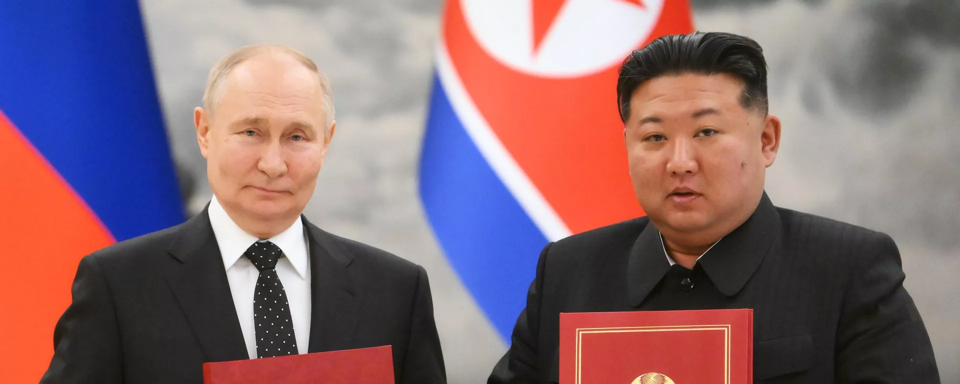 Russian President Vladimir Putin and North Korean leader Kim Jong Un sign a Comprehensive Strategic Partnership Agreement. June 19, 2024. - Sputnik International, 1920, 20.06.2024