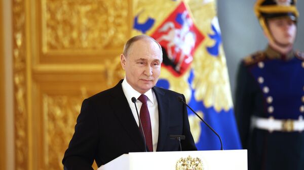 Russian President Vladimir Putin speaks at Grand Kremlin Palace - Sputnik International