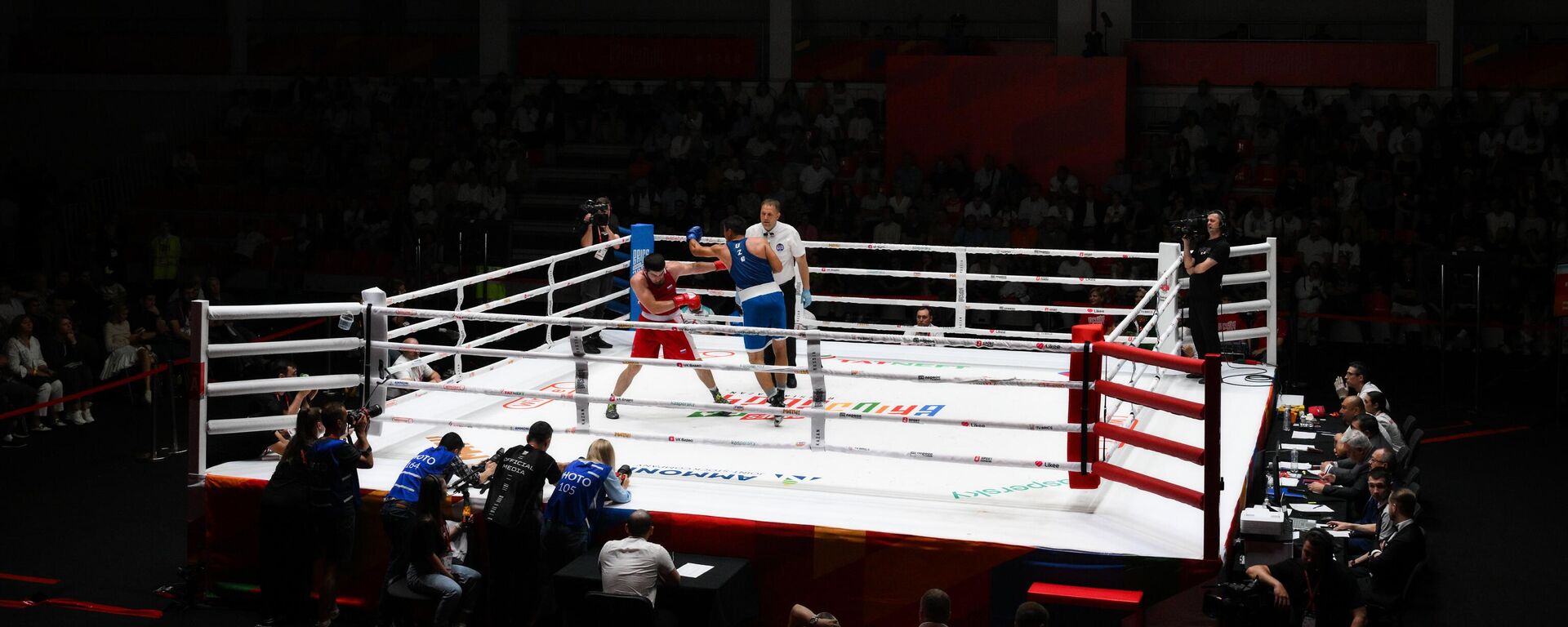 Ramazan Khanapiev (Russia) and Madiyar Saidrakhimov (Uzbekistan) in the final bout of the men's boxing competition (92 kg) at the BRICS Games in Kazan. - Sputnik International, 1920, 22.06.2024