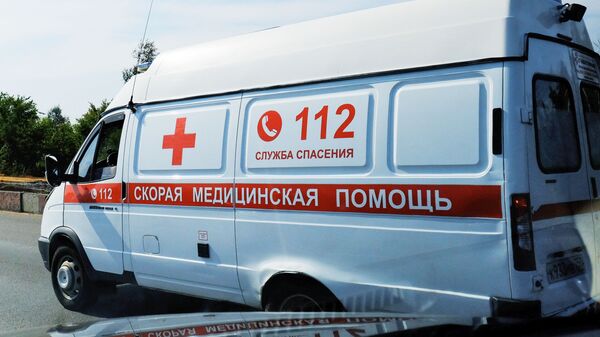 Автомобиль скорой медицинской помощи на дороге - Sputnik International