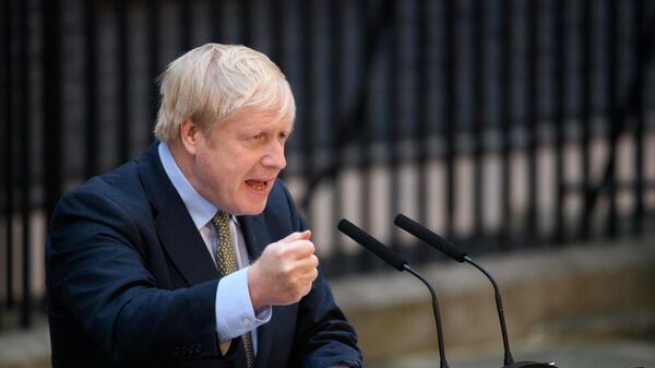 Boris Johnson delivers a speech next to 10 Downing Street in London - Sputnik International