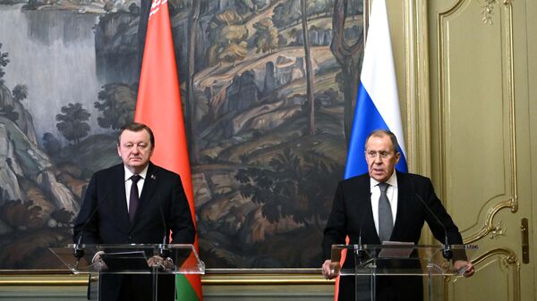 Belarusian Foreign Minister Sergei Aleinik and Russian Foreign Minister Sergey Lavrov - Sputnik International