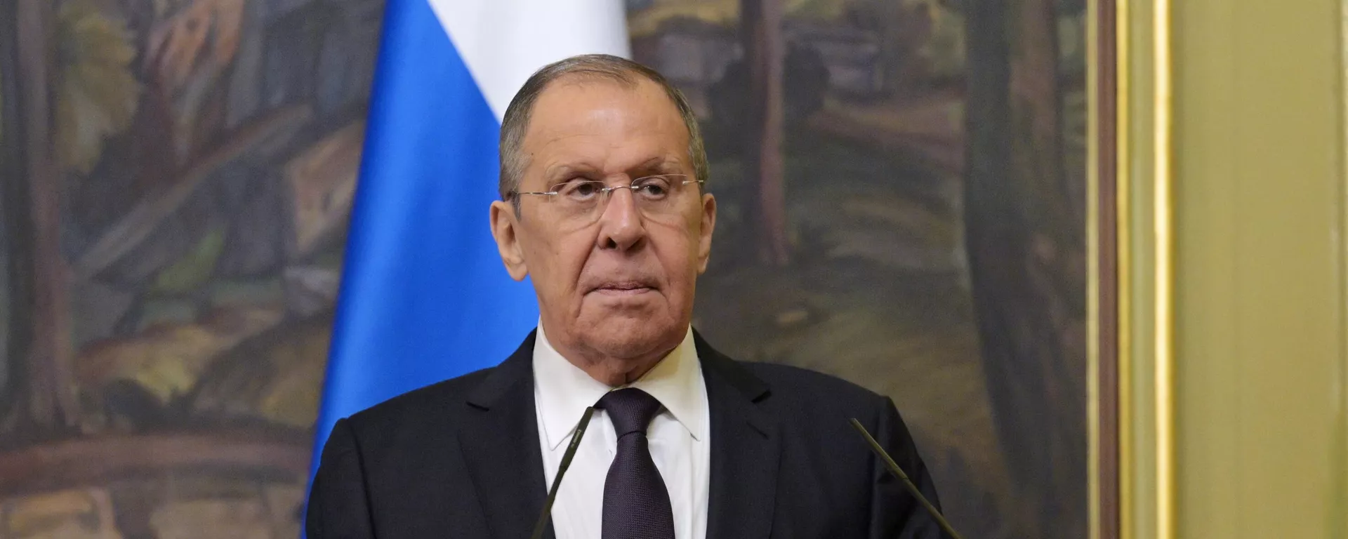 Russian Foreign Minister Sergey Lavrov talks to the media - Sputnik International, 1920, 19.10.2024