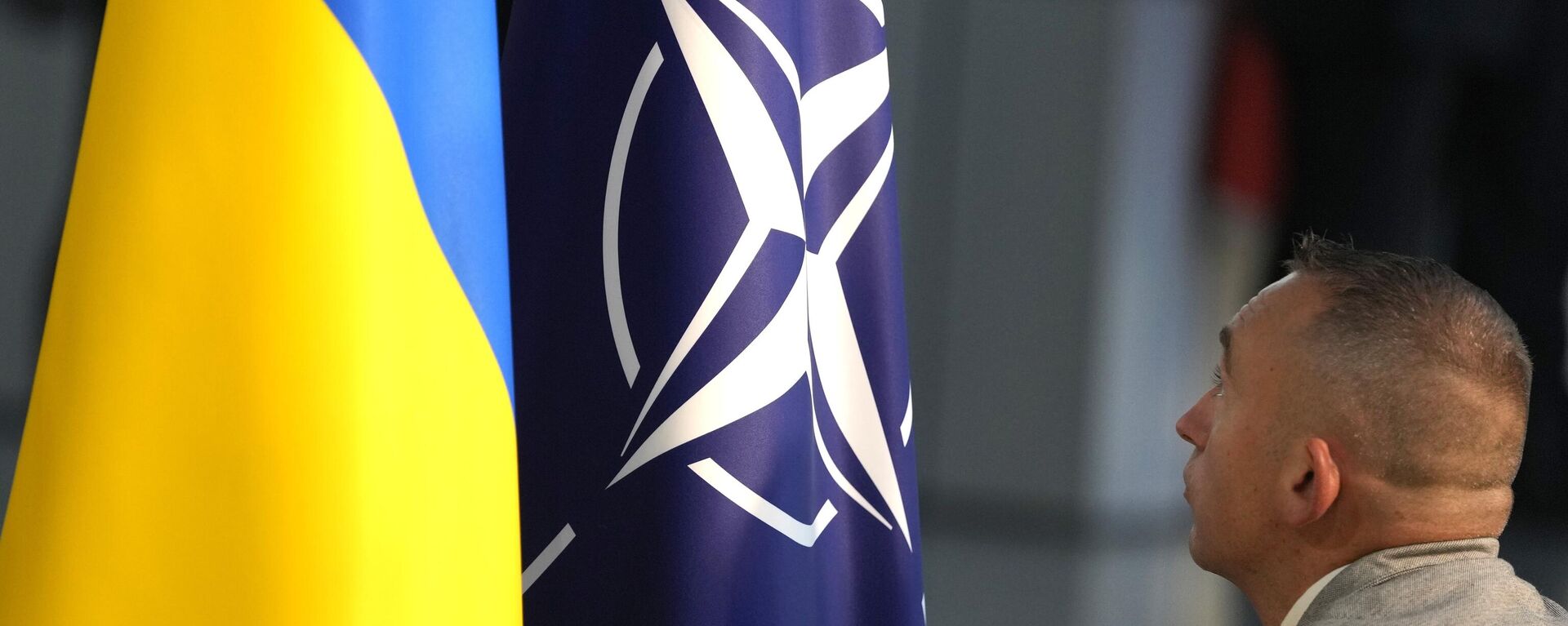 A member of protocol sets up the NATO and Ukrainian flags in Brussels, Wednesday, Oct. 11, 2023. - Sputnik International, 1920, 12.07.2024