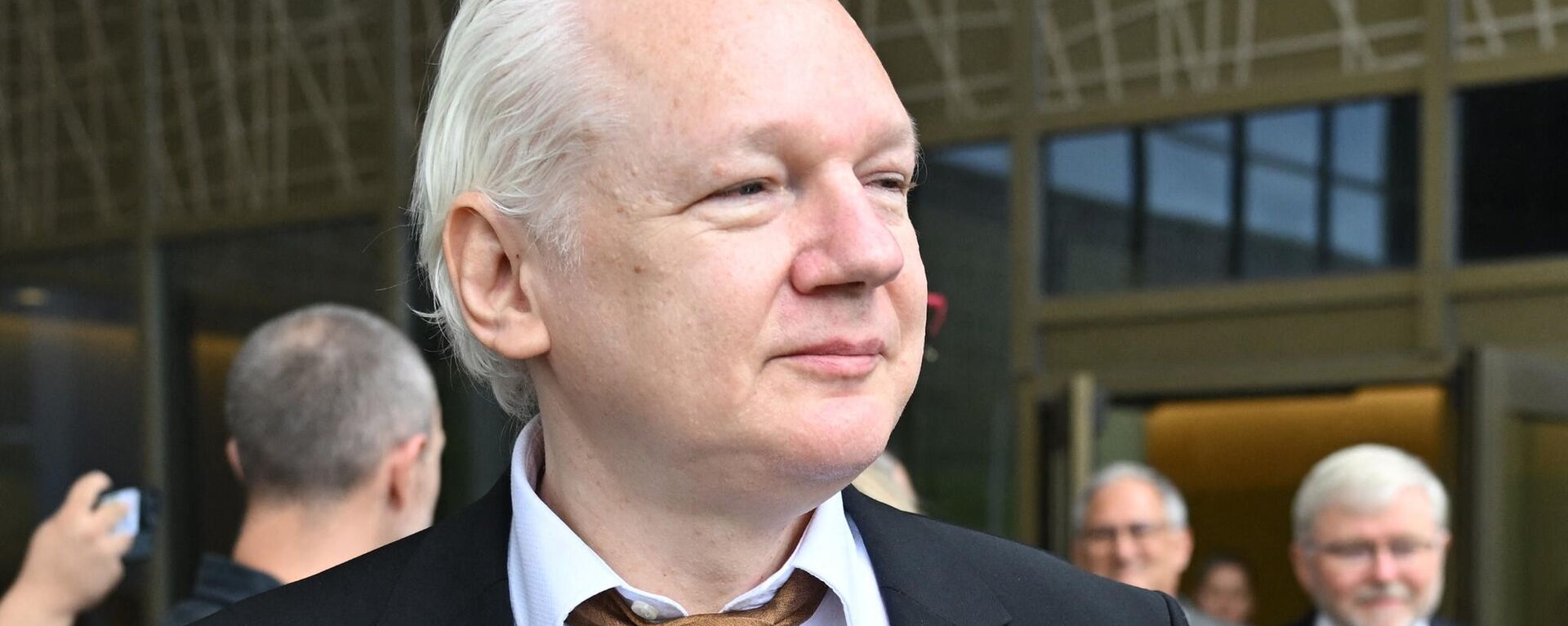 WikiLeaks founder Julian Assange leaves the US Federal Courthouse in the Commonwealth of the Northern Mariana Islands in Saipan, Northern Mariana Islands, on June 26, 2024, after pleading guilty to a single count of conspiracy to obtain and disseminate national defence information - Sputnik International, 1920, 26.06.2024