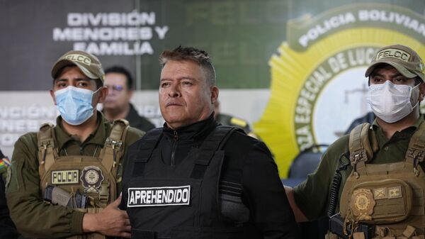 Bolivian police hold the detained Juan José Zuñiga, former general commander of the Army, in La Paz, Bolivia, Wednesday, June 26, 2024 - Sputnik International