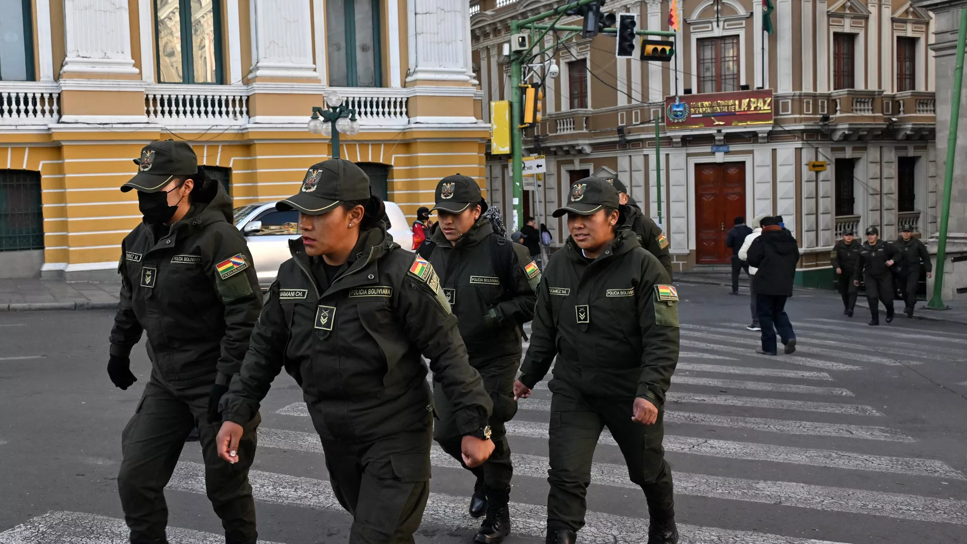 Riot police members take position in Plaza Murillo following an attempt on the eve by a military movement to seize the palace by force, in La Paz, on June 27, 2024. - Sputnik International, 1920, 27.06.2024