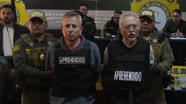 Gen. Juan Mario Paulsen Sandi, left, and Anibal Aguilar Gomez, arrested for his alleged involvement in what President Luis Arce called a coup attempt, is presented to the press in La Paz, Bolivia, Thursday, June 27, 2024 - Sputnik International
