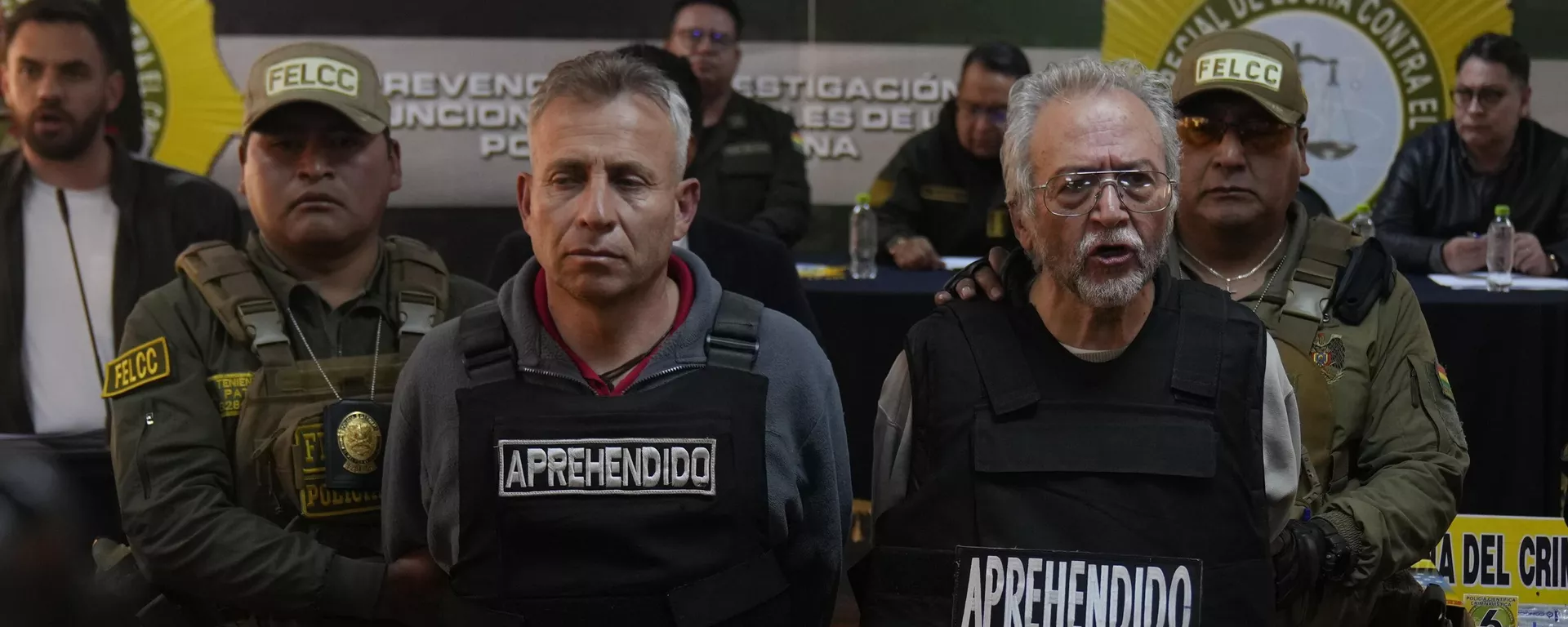 Gen. Juan Mario Paulsen Sandi, left, and Anibal Aguilar Gomez, arrested for his alleged involvement in what President Luis Arce called a coup attempt, is presented to the press in La Paz, Bolivia, Thursday, June 27, 2024 - Sputnik International, 1920, 28.06.2024