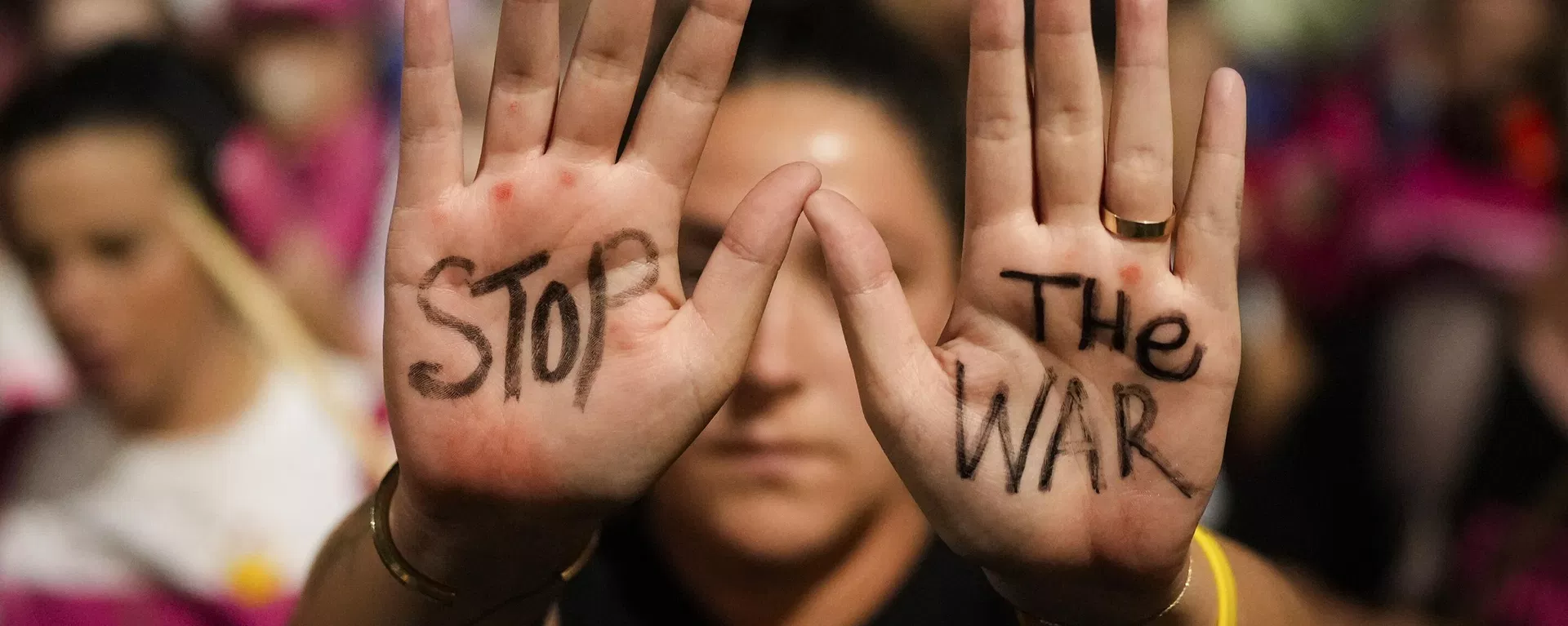 A protester calls for the end of the war in Gaza, in Tel Aviv, Israel, Saturday, June 29, 2024. A protester calls for the end of the war in Gaza, in Tel Aviv, Israel, Saturday, June 29, 2024. - Sputnik International, 1920, 08.07.2024