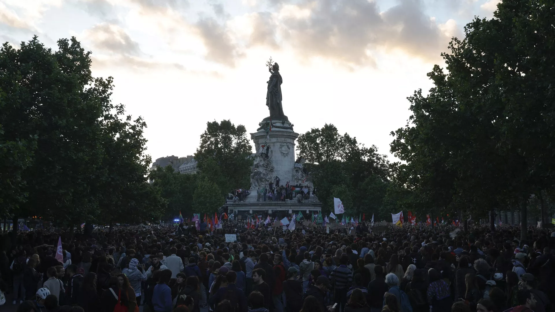 Protesters gather during a demonstration at the Place de la Republique against the victory of French right-wing party Rassemblement National (RN) in the European elections on June 10, 2024.  - Sputnik International, 1920, 02.07.2024