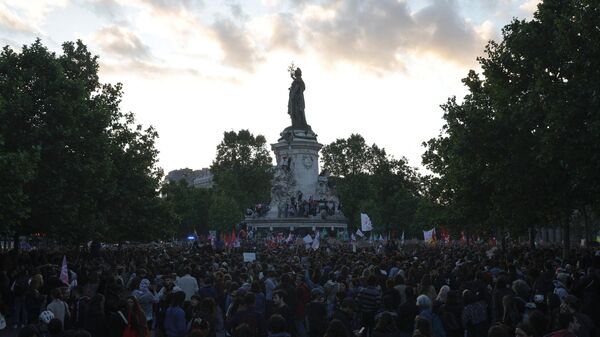 Protesters gather during a demonstration at the Place de la Republique against the victory of French right-wing party Rassemblement National (RN) in the European elections on June 10, 2024.  - Sputnik International