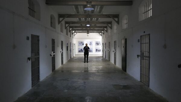 A prisons officer walks past rooms that housed criminals and members of EOKA (National Organisation of Cypriot Fighters) during British rule, at the Nicosia Central Prison, on September 9, 2022 - Sputnik International
