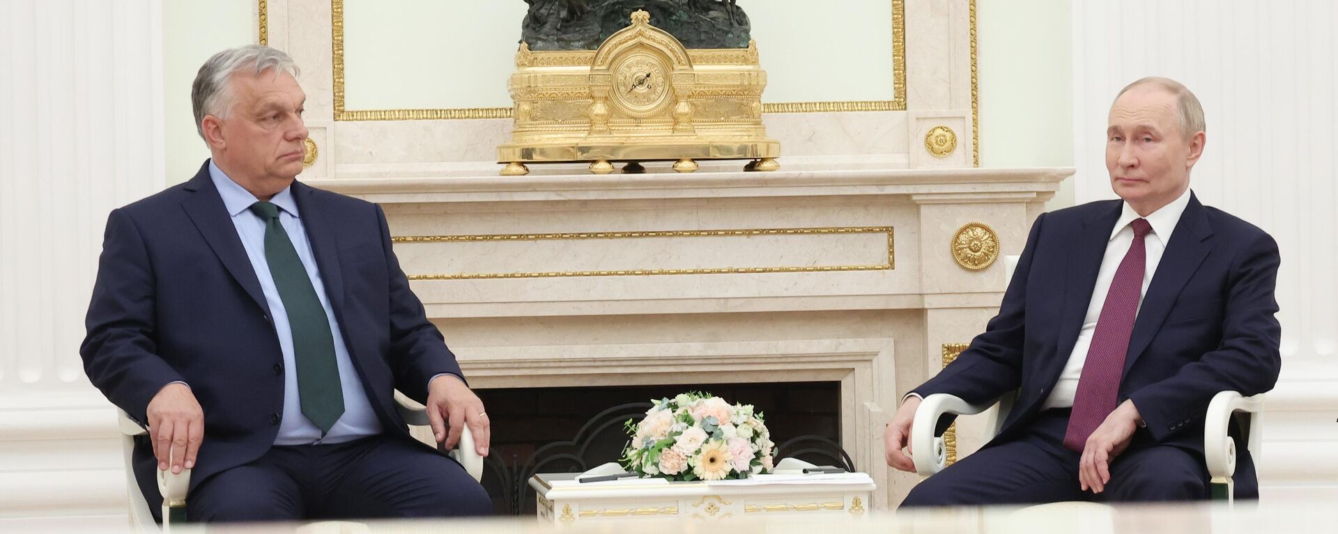 Russian President Vladimir Putin and Hungarian Prime Minister Viktor Orban, left, attend a meeting at the Kremlin, in Moscow, Russia - Sputnik International, 1920, 23.07.2024