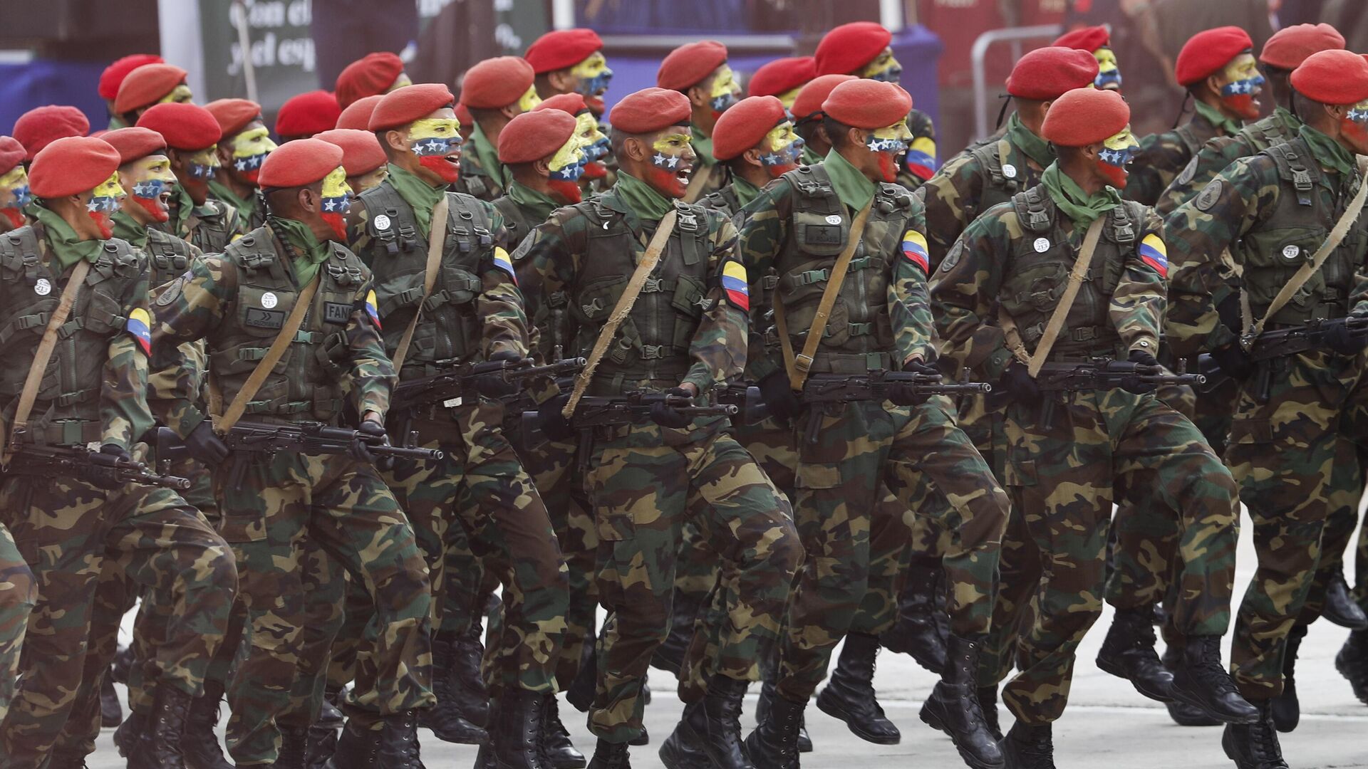 Soldiers march in the Independence Day military parade in Caracas, Venezuela, Friday, July 5, 2024. Venezuela is marking 213 years of independence from Spain. (AP Photo/Cristian Hernandez) - Sputnik International, 1920, 09.09.2025