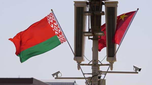 Belarusian and Chinese flags - Sputnik International