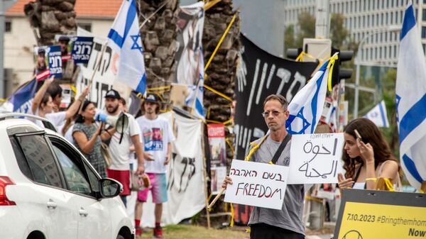 People take part in a rally to show support and solidarity with the families of hostages who are being held in Gaza and to demand cease fire, amid the ongoing conflict between Israel and Hamas - Sputnik International