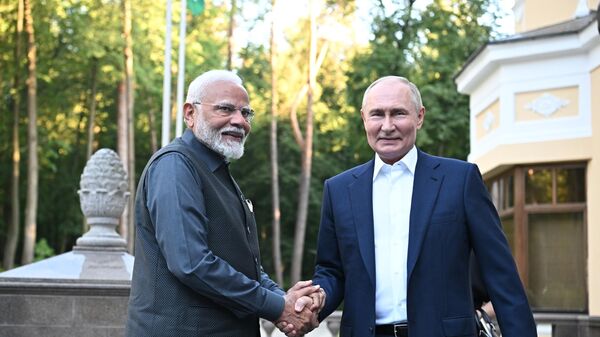 Russian President Vladimir Putin and Indian Prime Minister Narendra Modi during a meeting in Novo-Ogarevo - Sputnik International