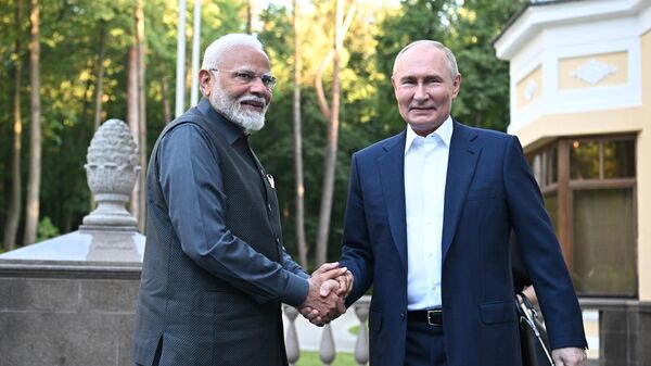 Putin and Modi Hold Informal Meeting in Novo-Ogaryovo Residence