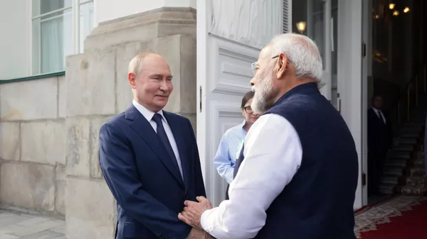 Russian President Vladimir Putin bids farewell to Indian Prime Minister Narendra Modi following their meeting at the Kremlin in Moscow, Russia. - Sputnik International