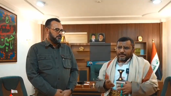 Ansar Allah (Houthi) representative Abu Idris Al-Sharafi makes a statement during a visit to the Baghdad Operations Command of Iraq's Popular Mobilization Forces. Screengrab of Ansar Allah in Iraq X video. - Sputnik International