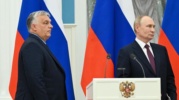 Russian President Vladimir Putin and Hungarian Prime Minister Viktor Orban, left, attend a news conference following their meeting at the Kremlin, in Moscow, Russia, on July 5, 2024. - Sputnik International
