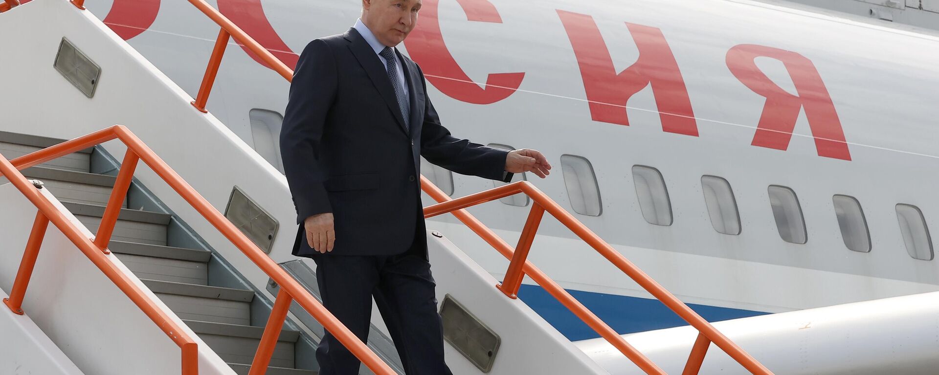 Russian President Vladimir Putin disembarks from a plane. - Sputnik International, 1920, 11.07.2024