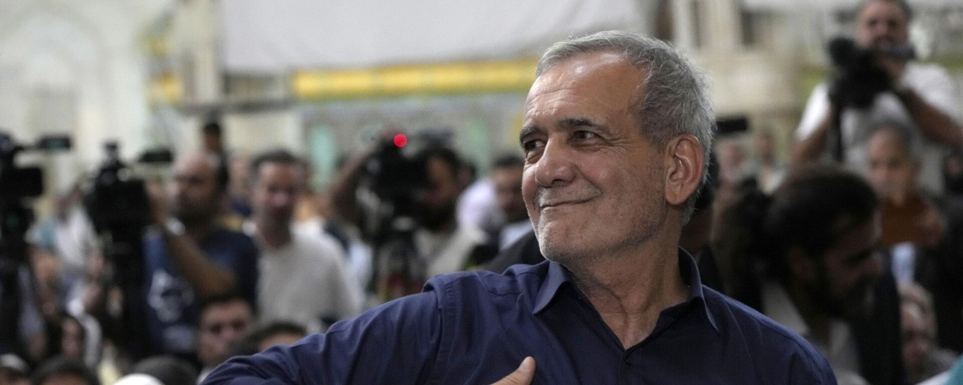 Iran's President-elect Masoud Pezeshkian greets his supporters in a meeting a day after the presidential election, at the shrine of the late revolutionary founder Ayatollah Khomeini, just outside Tehran, Iran, Saturday, July 6, 2024. (AP Photo/Vahid Salemi) - Sputnik International, 1920, 12.07.2024