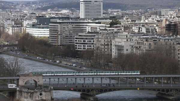 A train passes on a bridge over the Seine river, seen from the Eiffel Tower, Thursday, March 28, 2024 in Paris. (AP Photo/Aurelien Morissard) - Sputnik International