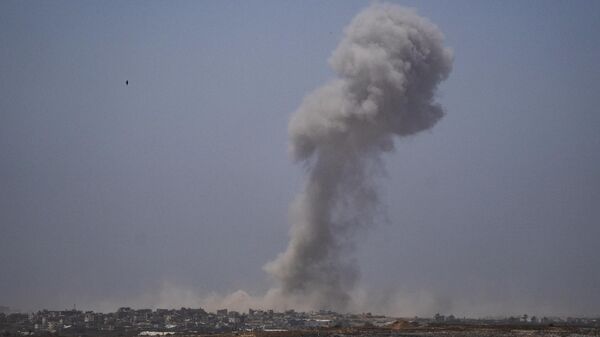 Smoke billows after an explosion in the Gaza Strip, as seen from southern Israel - Sputnik International