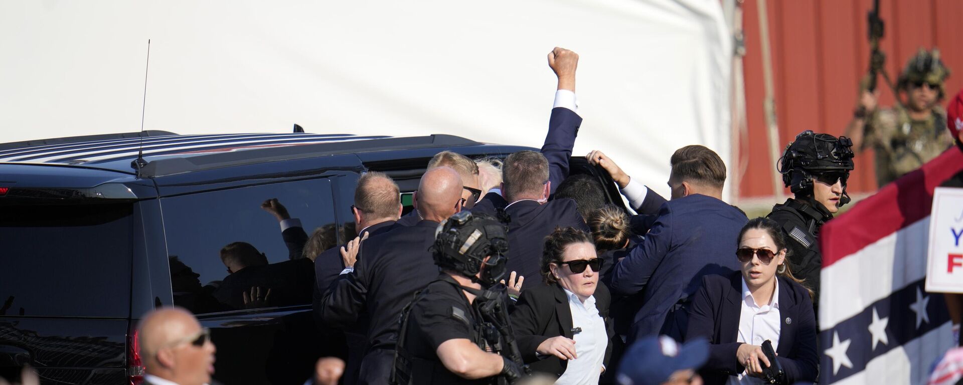 Donald Trump is led into a car after an assassination attempt at a campaign rally in Butler, USA. - Sputnik International, 1920, 16.07.2024