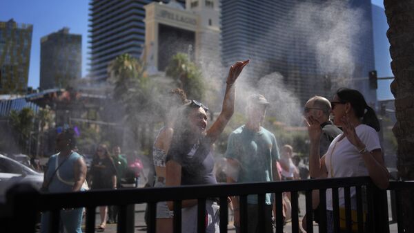 People cool off in misters along the Las Vegas Strip, Sunday, July 7, 2024, in Las Vegas - Sputnik International