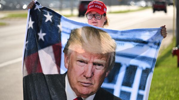 A supporter of Former US president and Republican presidential candidate Donald Trump waits by Milwaukee Mitchell International Airport, Wisconsin, on July 14, 2024. - Sputnik International