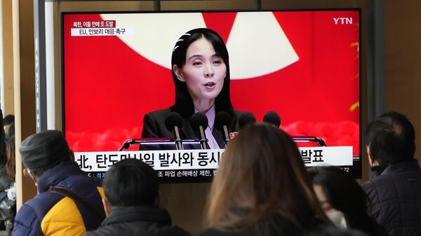 A TV screen shows a file image of Kim Yo Jong, the sister of North Korean leader Kim Jong Un, during a news program at the Seoul Railway Station in Seoul, South Korea - Sputnik International