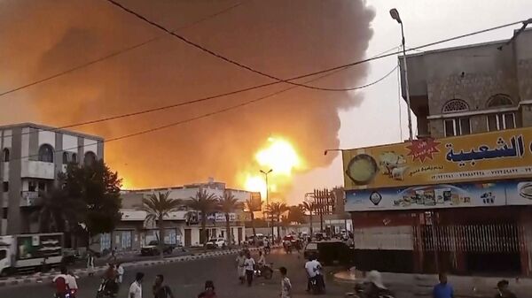 In this image from video, smoke and flames rise from a site in Hodeidah, Yemen, on Saturday, July 20, 2024. - Sputnik International