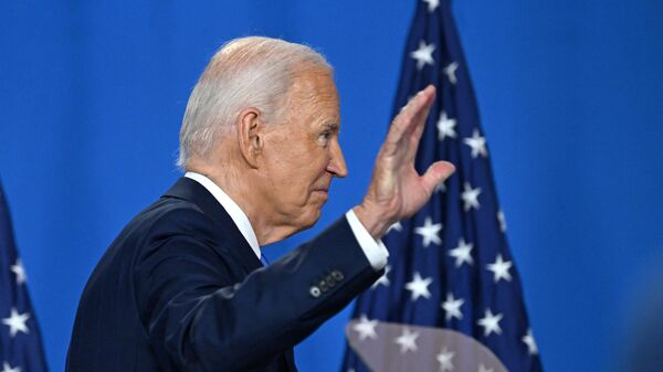 US President Joe Biden waves as he leaves after speaking during a press conference at the close of the 75th NATO Summit at the Walter E. Washington Convention Center in Washington, DC on July 11, 2024.  - Sputnik International