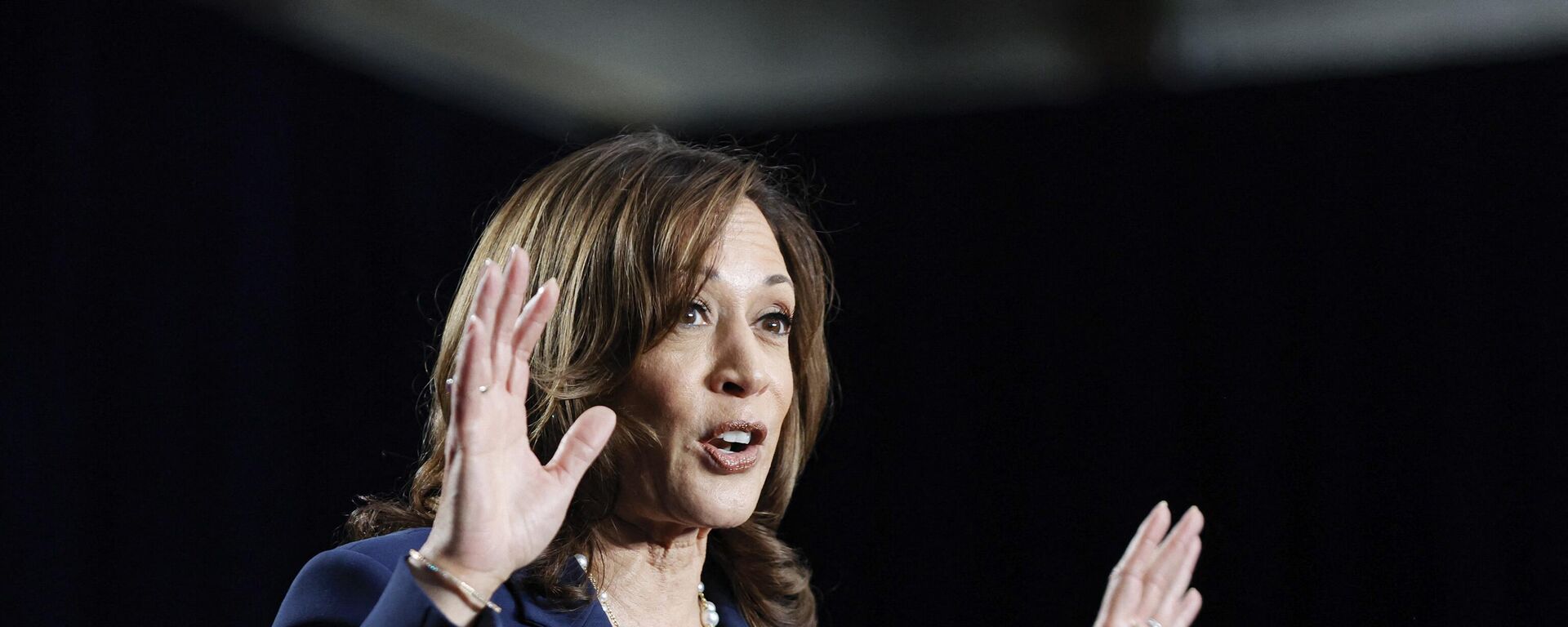 US Vice President and Democratic Presidential candidate Kamala Harris speaks at West Allis Central High School during her first campaign rally in Milwaukee, Wisconsin, on July 23, 2024. - Sputnik International, 1920, 26.07.2024