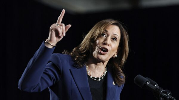 US Vice President and Democratic Presidential candidate Kamala Harris speaks at West Allis Central High School during her first campaign rally in Milwaukee, Wisconsin, on July 23, 2024.  - Sputnik International