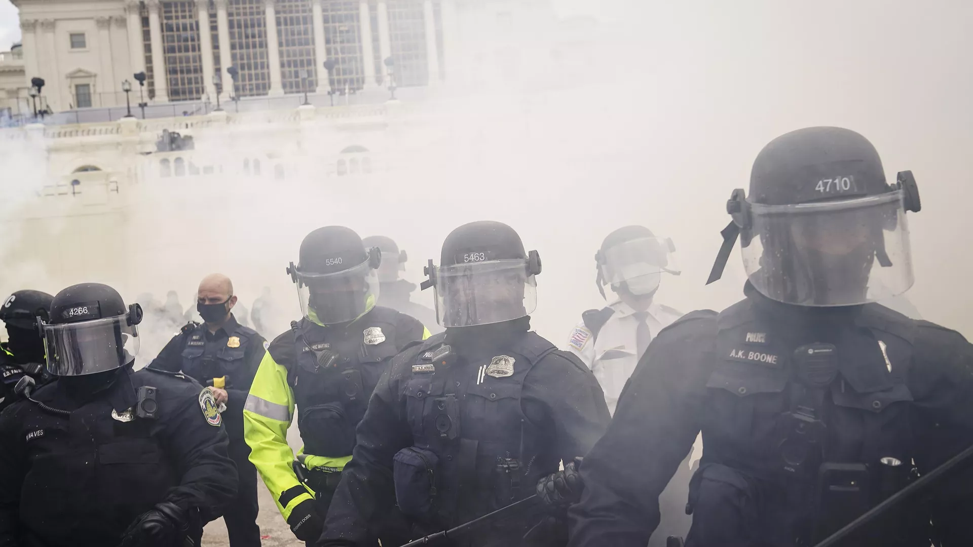 Police use pepper spray near Capitol - Sputnik International, 1920, 24.07.2024