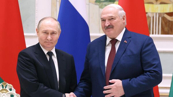 Russian President Vladimir Putin and Belarusian President Alexander Lukashenko - Sputnik International
