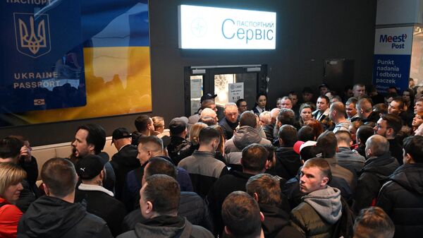 Ukrainians gather in front of a closed Ukraine's passport service point at the shopping center in Warsaw, Poland, on April 24, 2024. Ukraine on April 23, 2024 suspended consular services for men of fighting age living abroad, after announcing measures to bring them home amid manpower shortages in the army fighting Russia.  - Sputnik International