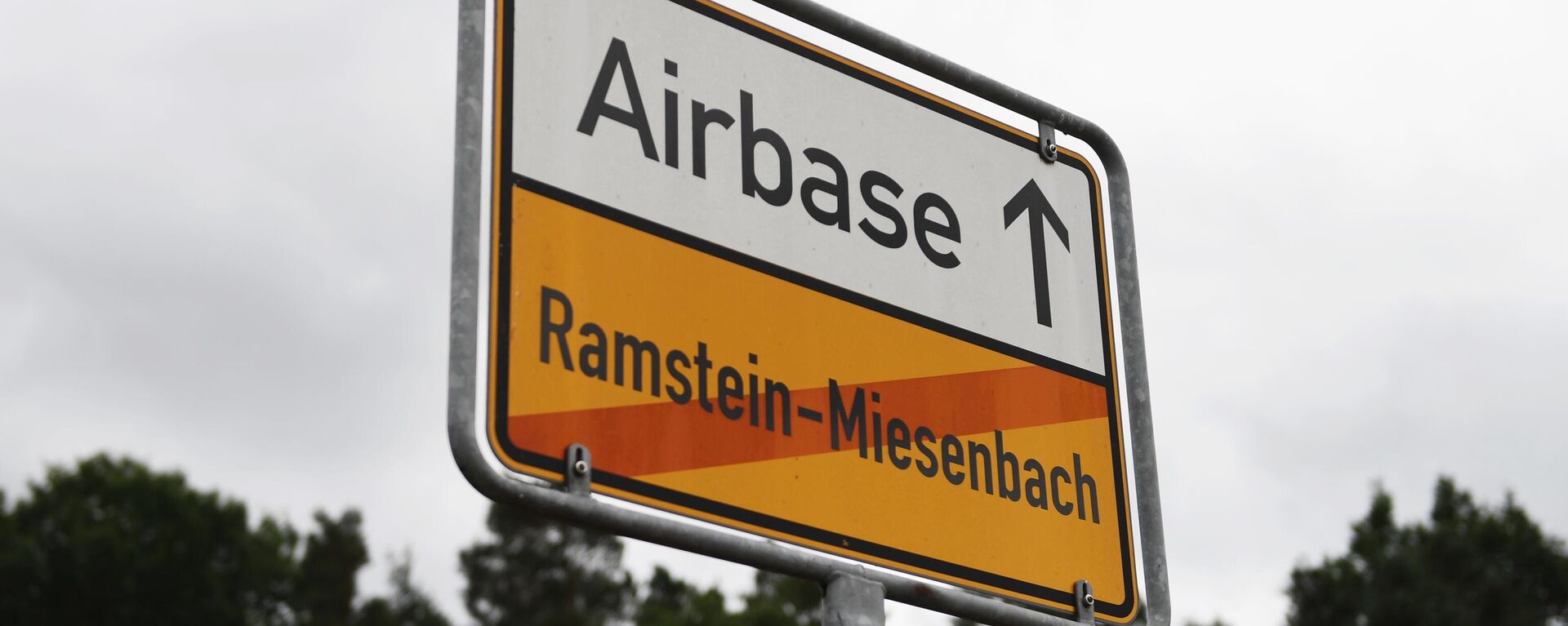 Road sign leading to the US air base in Ramstein, Germany - Sputnik International, 1920, 27.07.2024