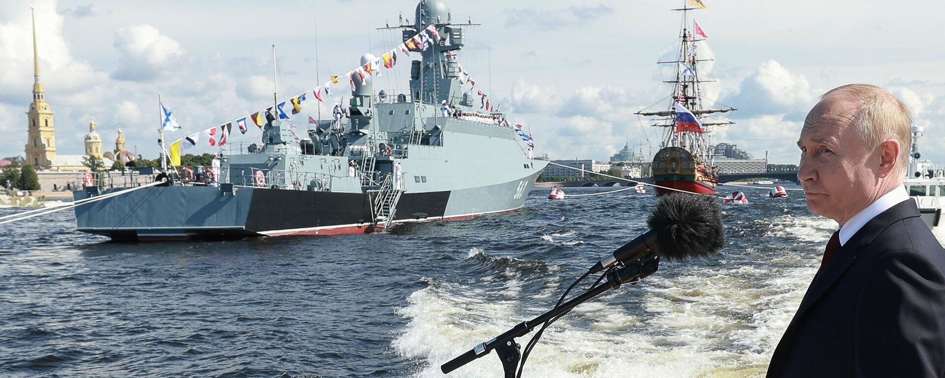 President Vladimir Putin took part in the main naval parade - Sputnik International, 1920, 28.07.2024