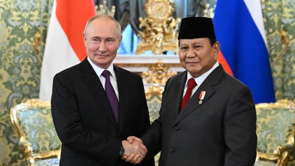 Russian President Vladimir Putin and Indonesian president-elect Prabowo Subianto - Sputnik International