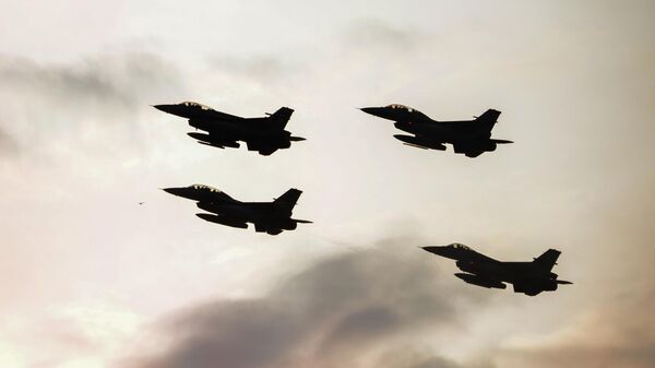 F16 aircraft of the Polish and Turkish Air Forces performing a demonstration flight as part of the NATO Summit in Warsaw - Sputnik International