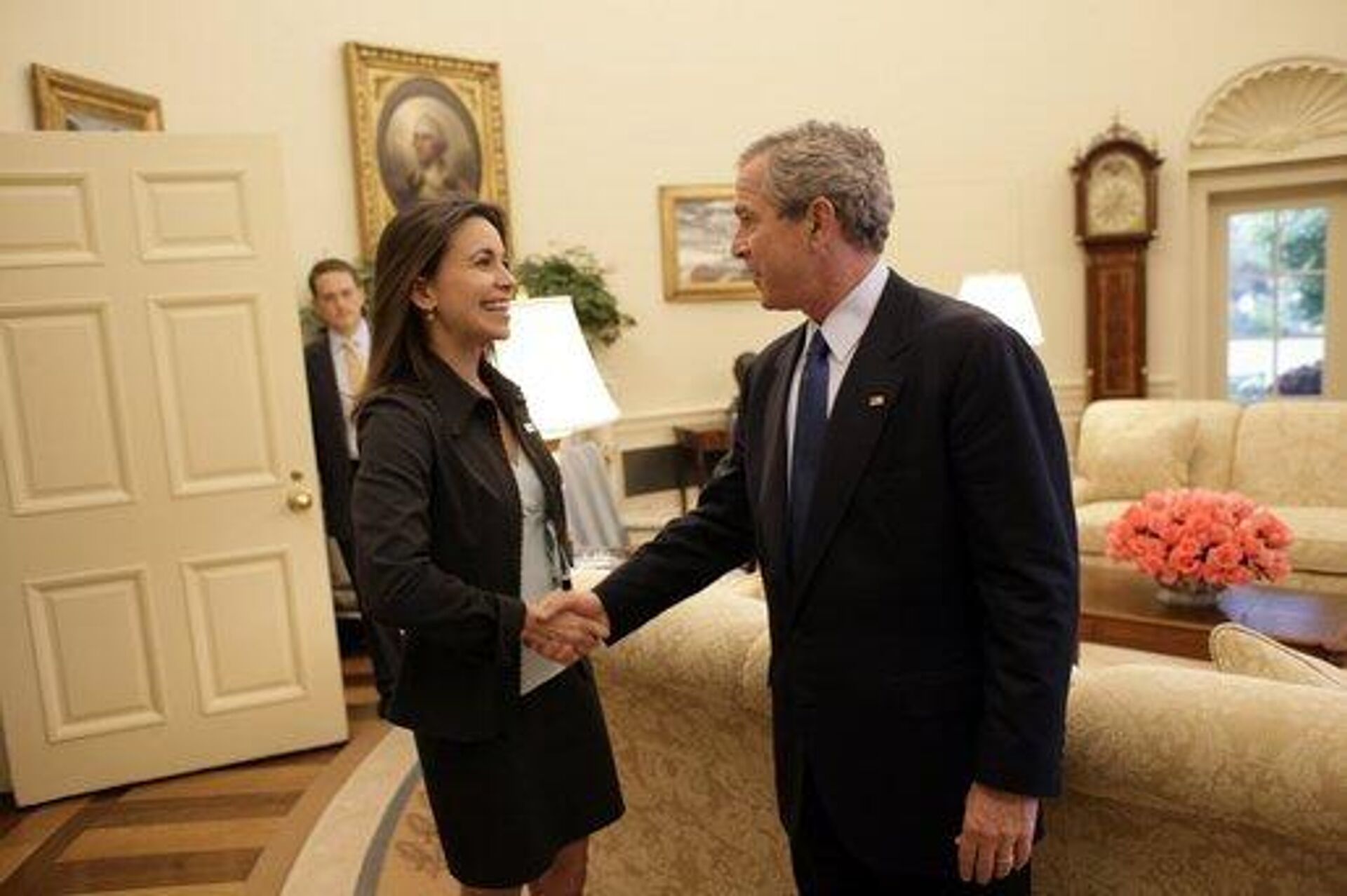 President George W. Bush welcomes Maria Corina Machado, the founder and executive director of Sumate, to the Oval Office Tuesday, May 31, 2005.  - Sputnik International, 1920, 02.08.2024