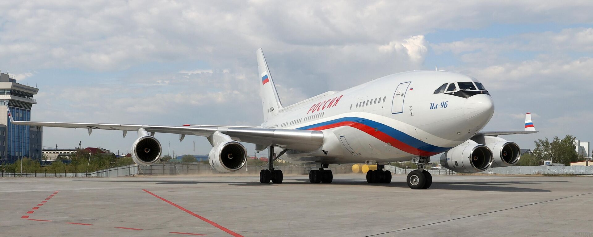 The plane carrying Russian President Vladimir Putin arrives at the airport of Yakutsk, Republic of Sakha (Yakutia), Russia - Sputnik International, 1920, 01.08.2024