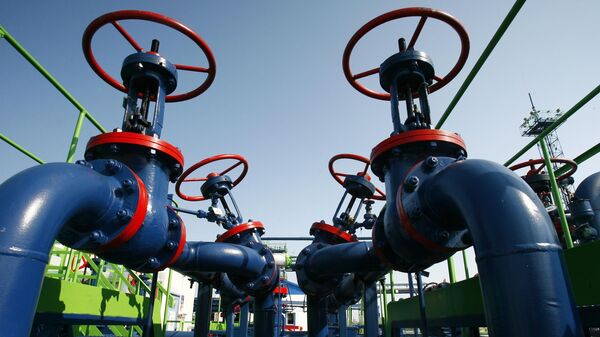 A booster gas pipeline pumping station at an oil and gas field. - Sputnik International