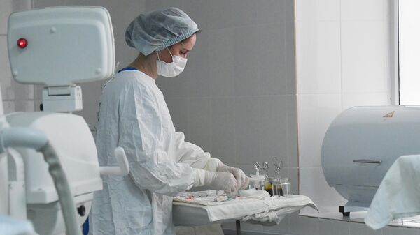 A doctor prepares medications at the Lugansk Republican Clinical Hospital, in the Lugansk People's Republic (LPR), Russia. - Sputnik International