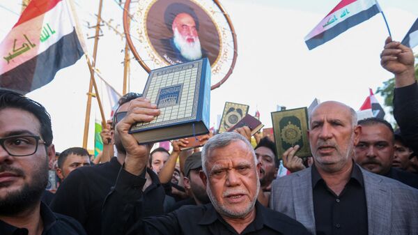 Head of Iraq's Badr organisation and of al-Fatah parliamentarian alliance Hadi al-Ameri (center), seen here protesting the desecration of the Koran, Islam's holy book, near Baghdad's Green Zone in July 2023. - Sputnik International